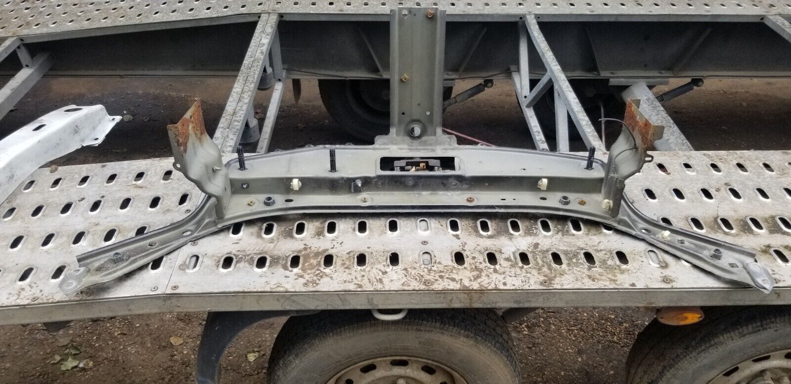 Dacia Sandero Bonnet Landing Panel Slam Panel - Image 4