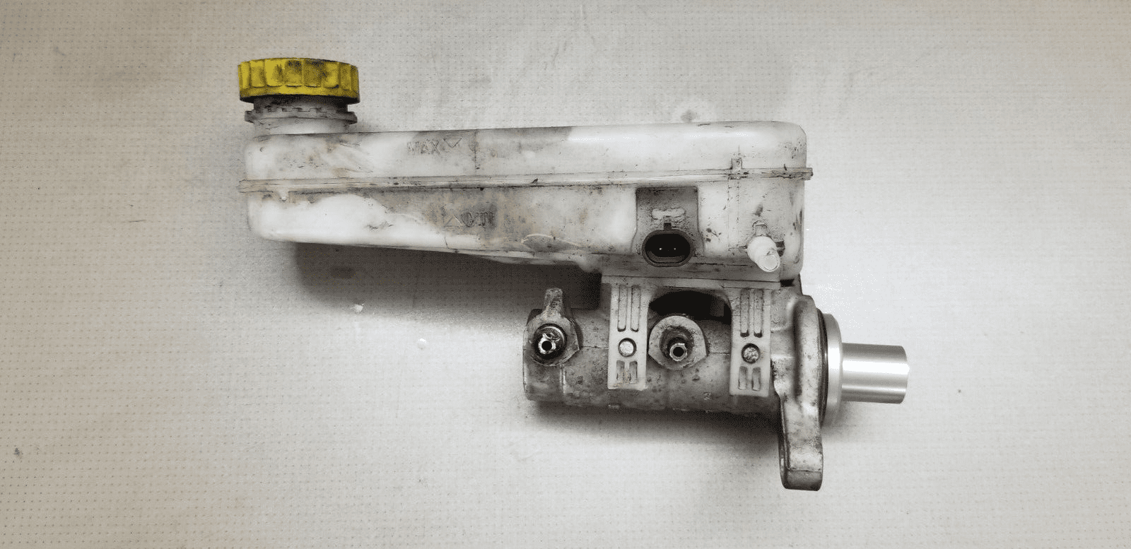 FIAT DUCATO PEUGEOT BOXER CITROEN RELAY 2012 2 PIPE BRAKE MASTER CYLINDER