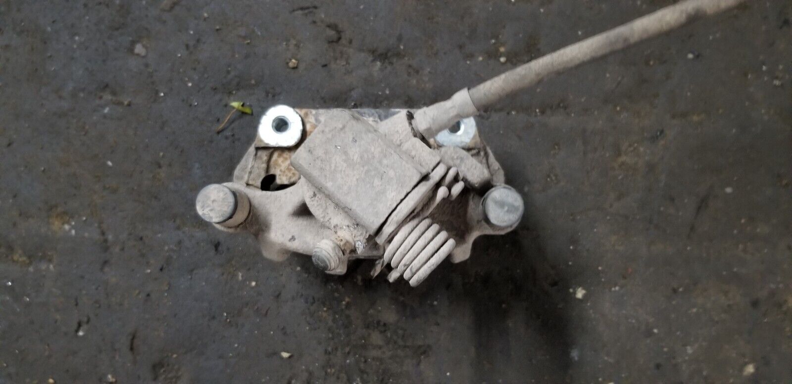 Ford Kuga Mk2 2016 O/S Driver Rear Brake Caliper |O - Image 4