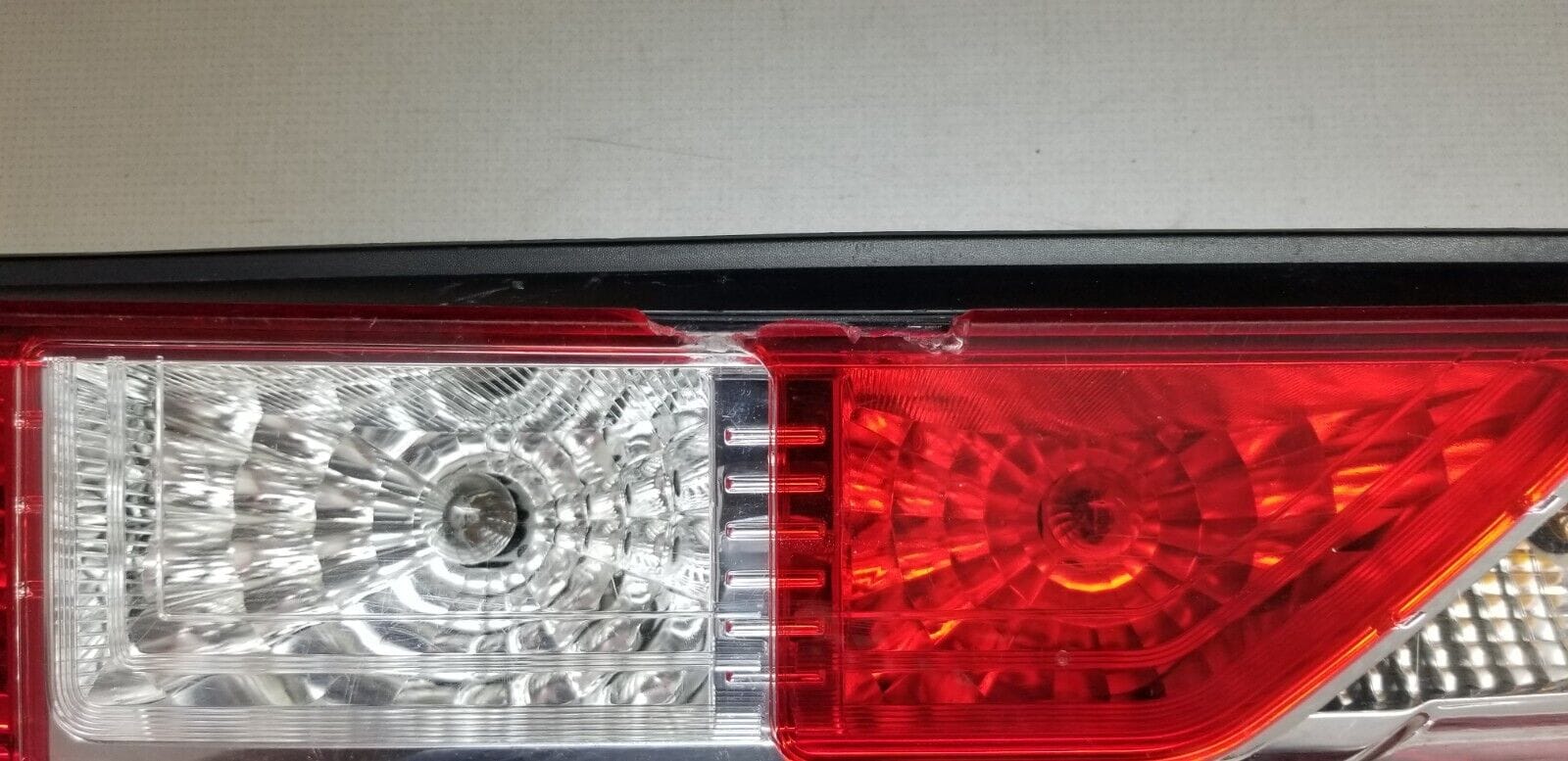 GENUINE RENAULT MASTER Van DRIVER SIDE REAR / TAIL LIGHT Mk3 - Image 3