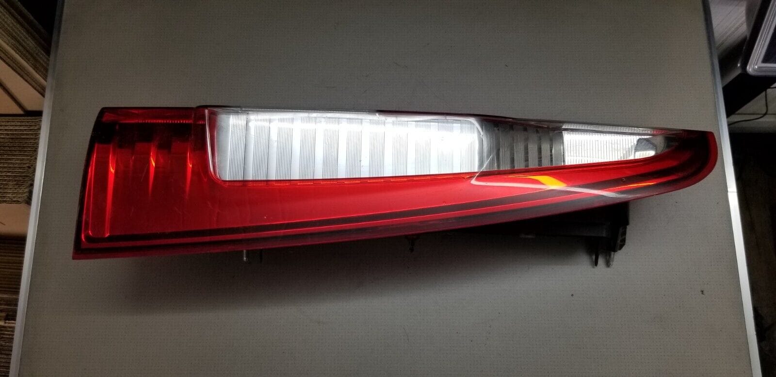 GENUINE RENAULT MASTER Van DRIVER SIDE REAR / TAIL LIGHT Mk3 - Image 4