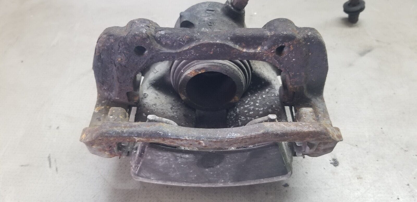 MERCEDES BENZ C CLASS W204 C220 BRAKE CALIPER NSF PASSENGER SIDE FRONT LEFT - Image 6