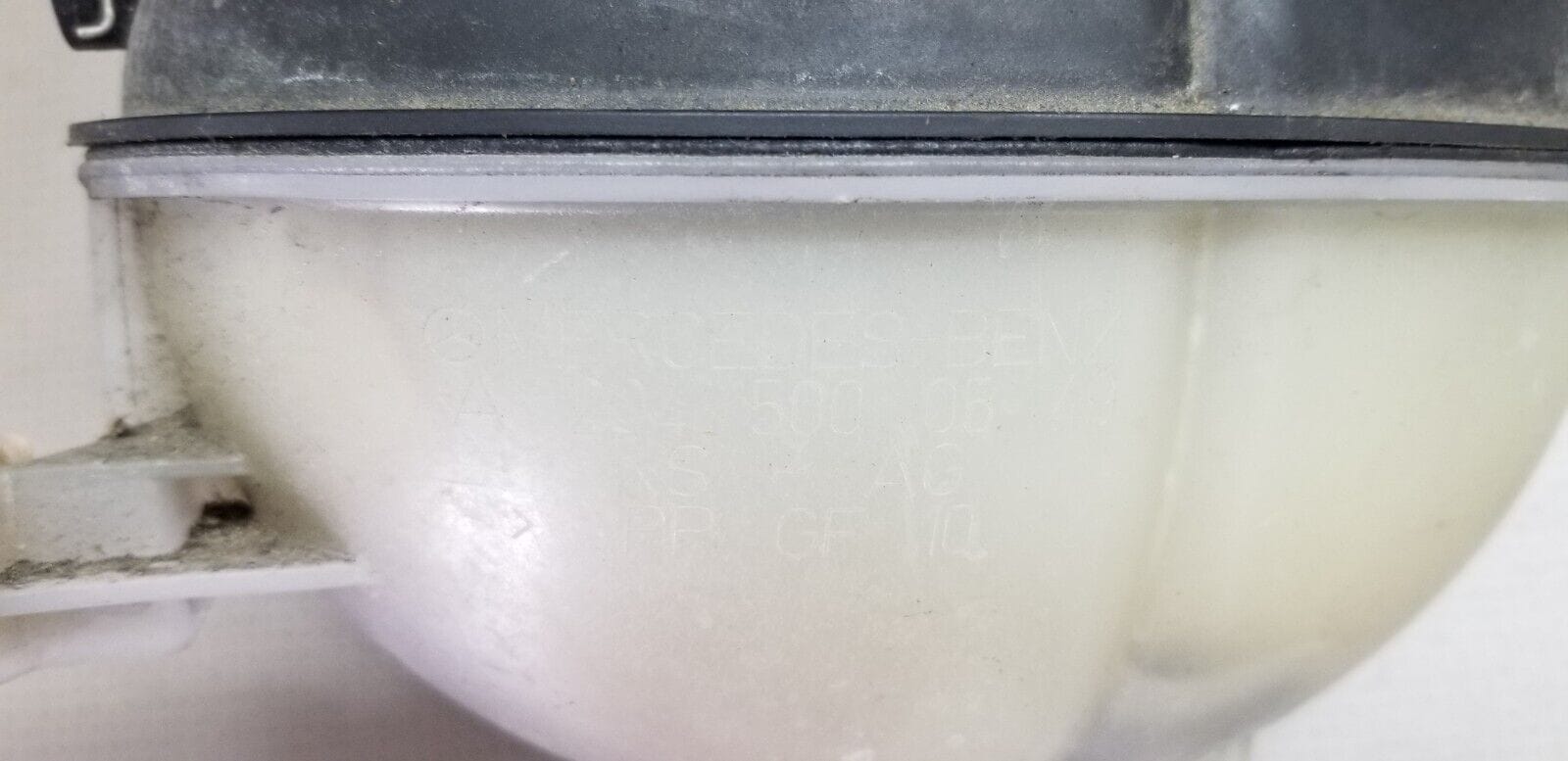 MERCEDES BENZ E-CLASS W212 2011 COOLING FLUID RESERVOIR A2045000549 - Image 4