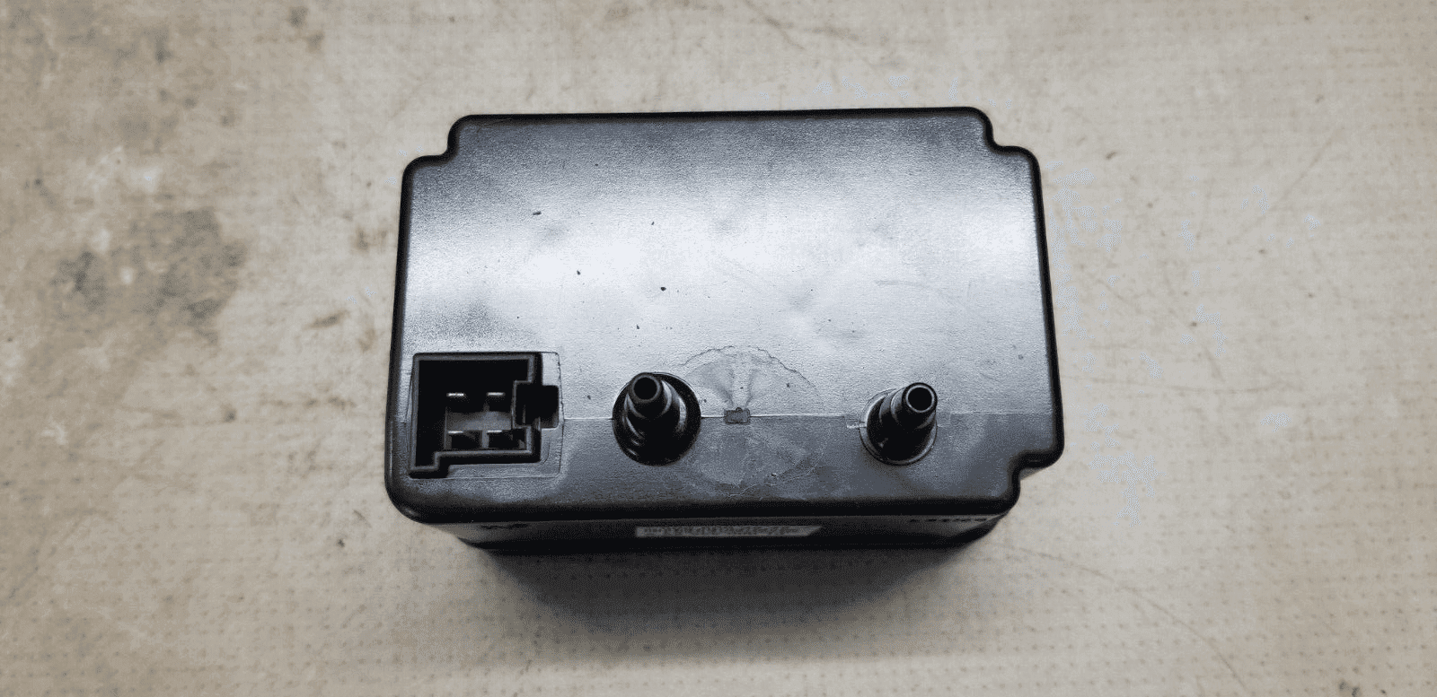 Mercedes-Benz E Central Locking Vacuum Pump A207 A0008003348 2013 - Image 3