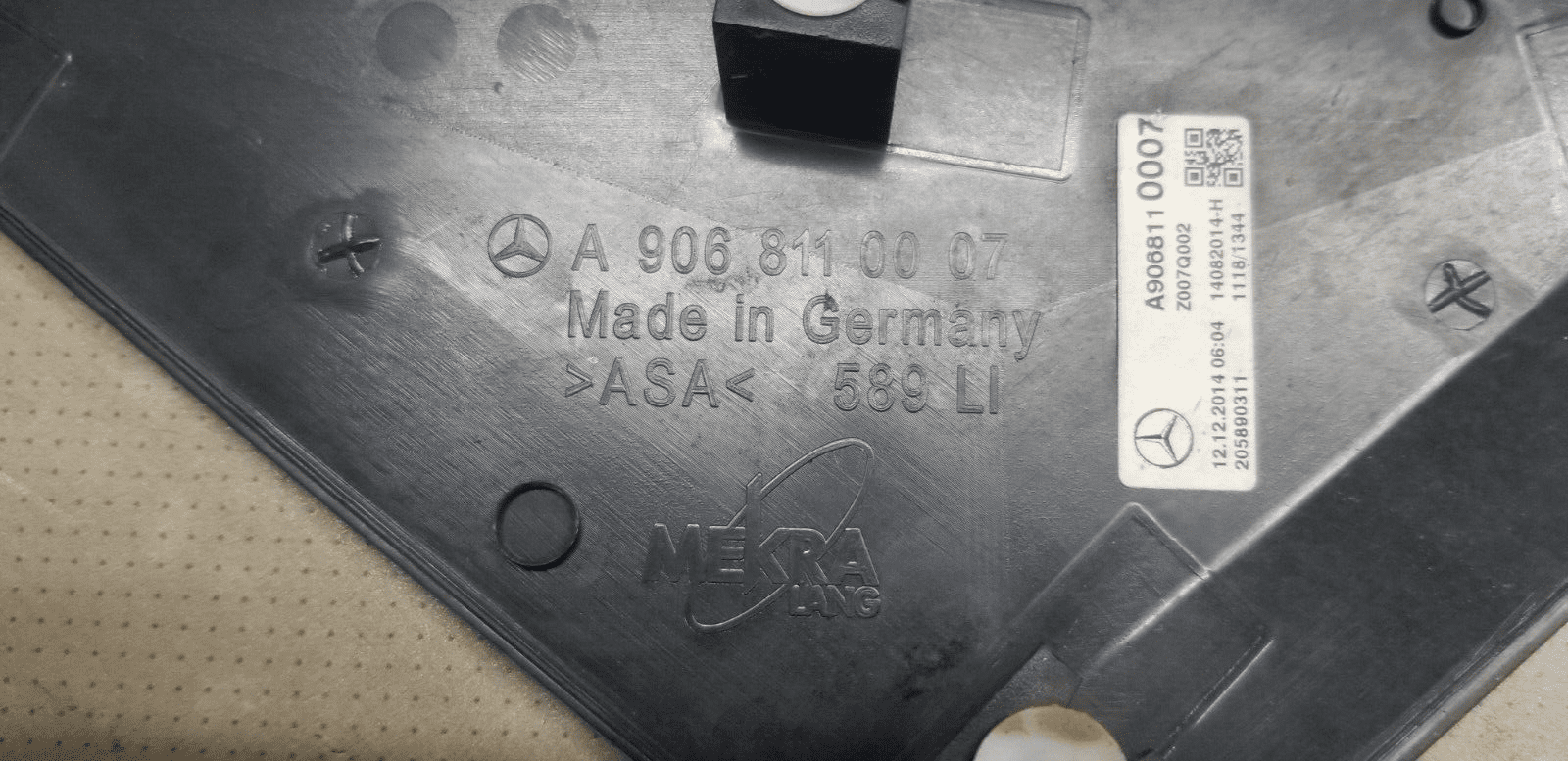 MERCEDES-BENZ SPRINTER GENUINE PASSENGER SIDE TRIANGLE WINDOW TRIM A9068110007 - Image 4