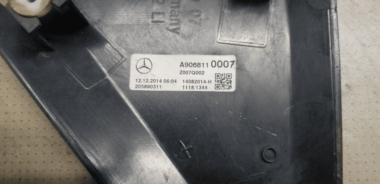 MERCEDES-BENZ SPRINTER GENUINE PASSENGER SIDE TRIANGLE WINDOW TRIM A9068110007 - Image 5