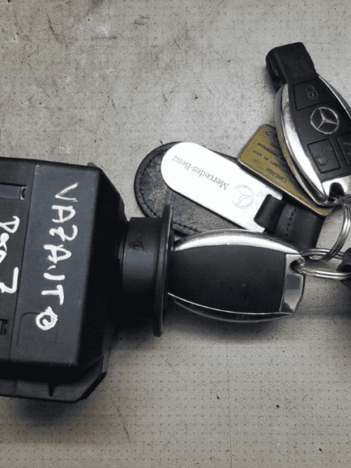 Mercedes Benz W204 C Class Ignition Control Module With Key A2079052600