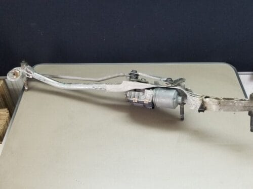 Mercedes C E Class Front Wiper Motor And Linkage A2048201140