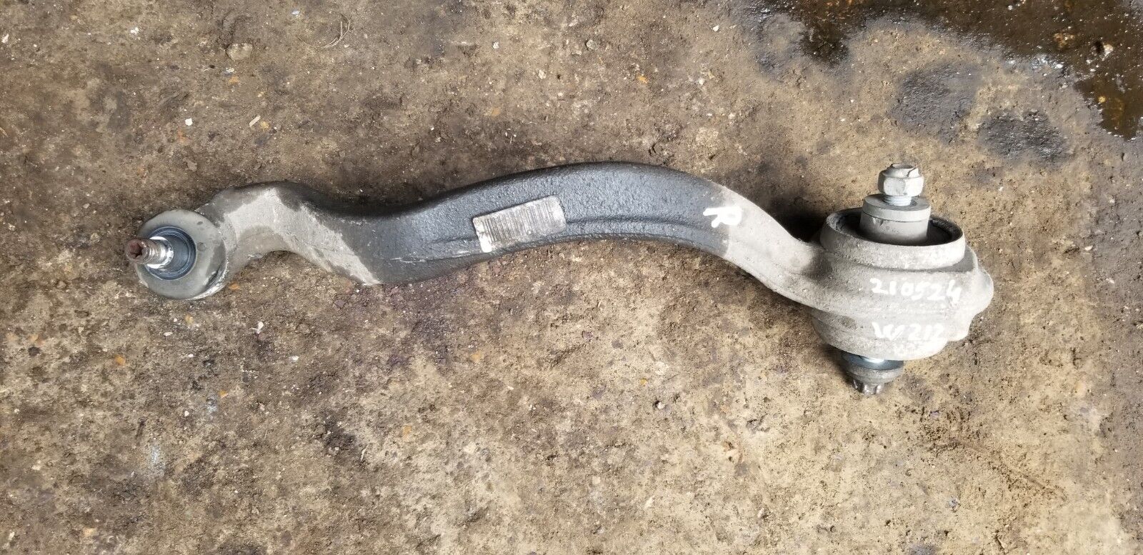 MERCEDES E-CLASS W212 2015 DRIVER SIDE FRONT WISHBONE O/S/F