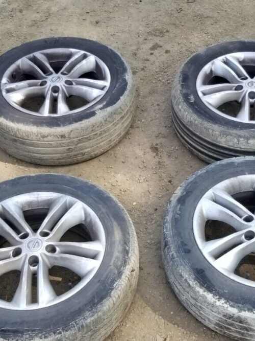 Set of four 17-inch alloy wheels and tyres for Qashqai 2006-2014