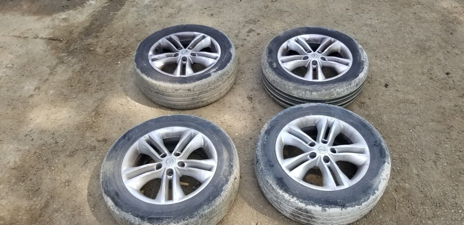 Set of four 17-inch alloy wheels and tyres for Qashqai 2006-2014