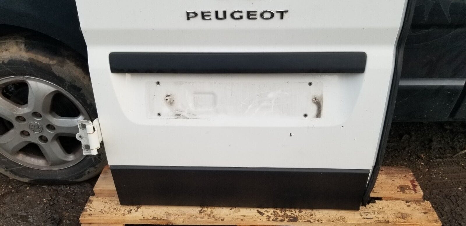 PEUGEOT BOXER 2018 LEFT SIDE REAR N/S/R TAILGATE DOOR WHITE - Image 3