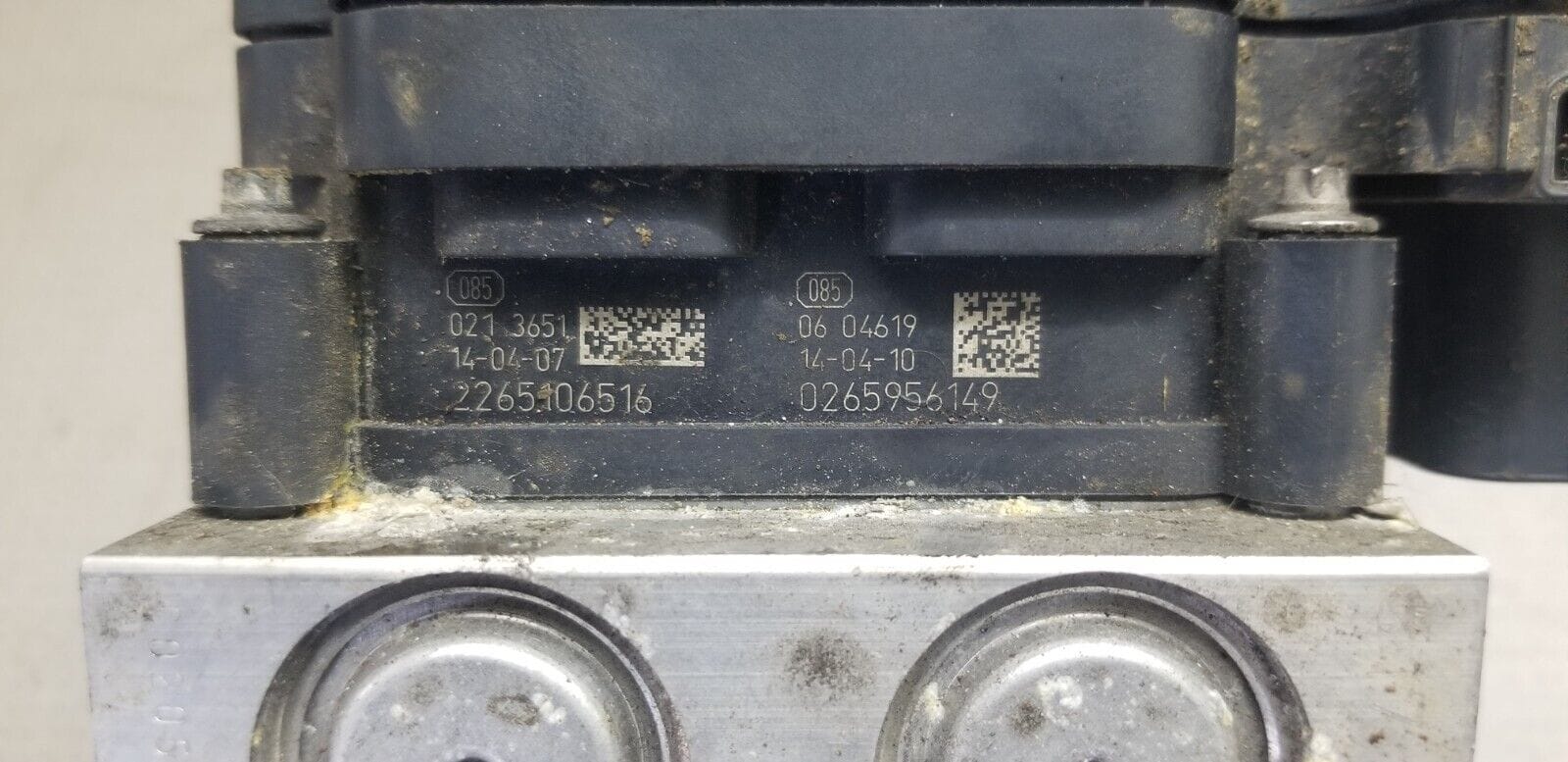 Label displaying part number 2265106516 on ABS pump