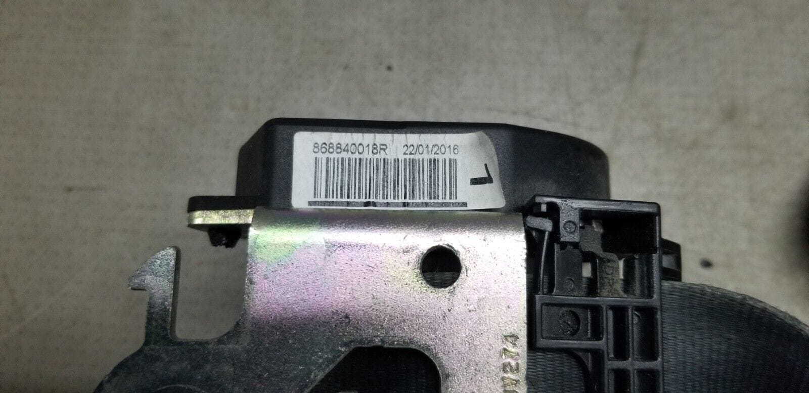 OEM label close-up showing part number 868840018R Renault Master