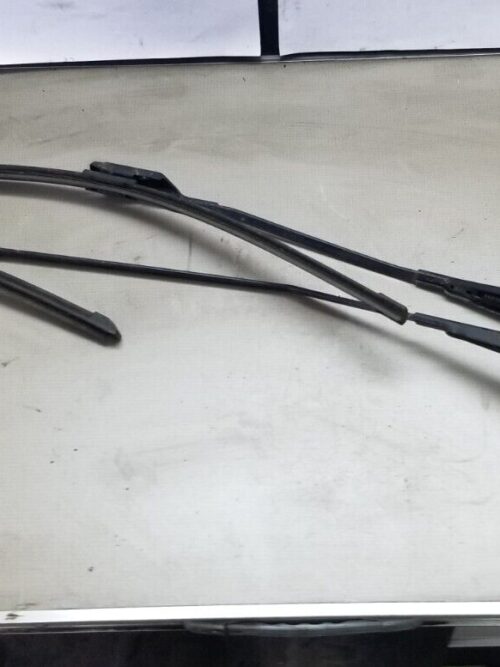 RENAULT TRAFIC III 2015 RIGHT AND LEFT FRONT WIPER ARM