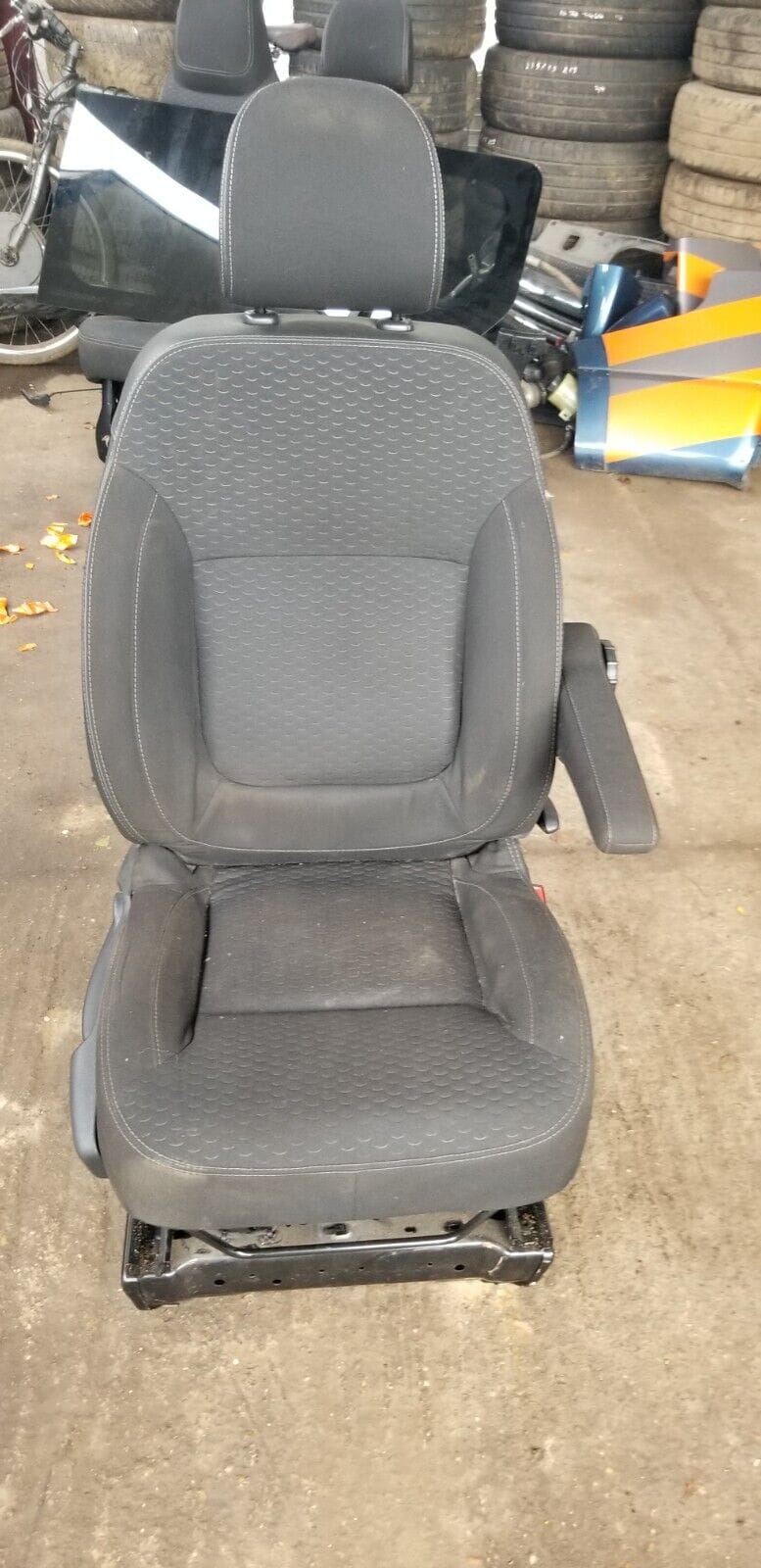 VAUXHALL VIVARO RENAULT TRAFIC DRIVERS SEAT WITH ARM REST 2015 - 2019 - Image 7