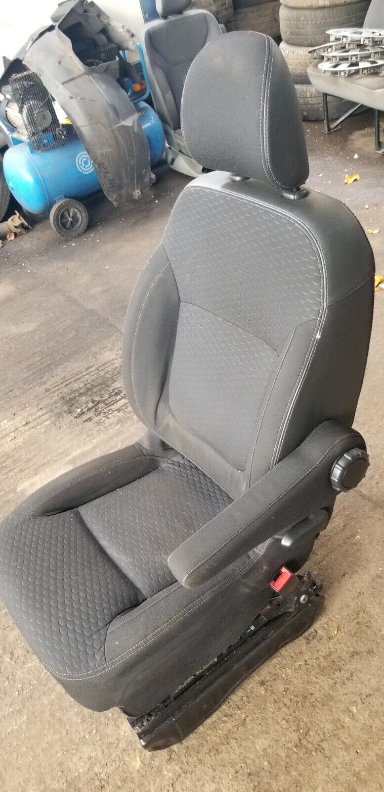 VAUXHALL VIVARO RENAULT TRAFIC DRIVERS SEAT WITH ARM REST 2015 - 2019 - Image 9