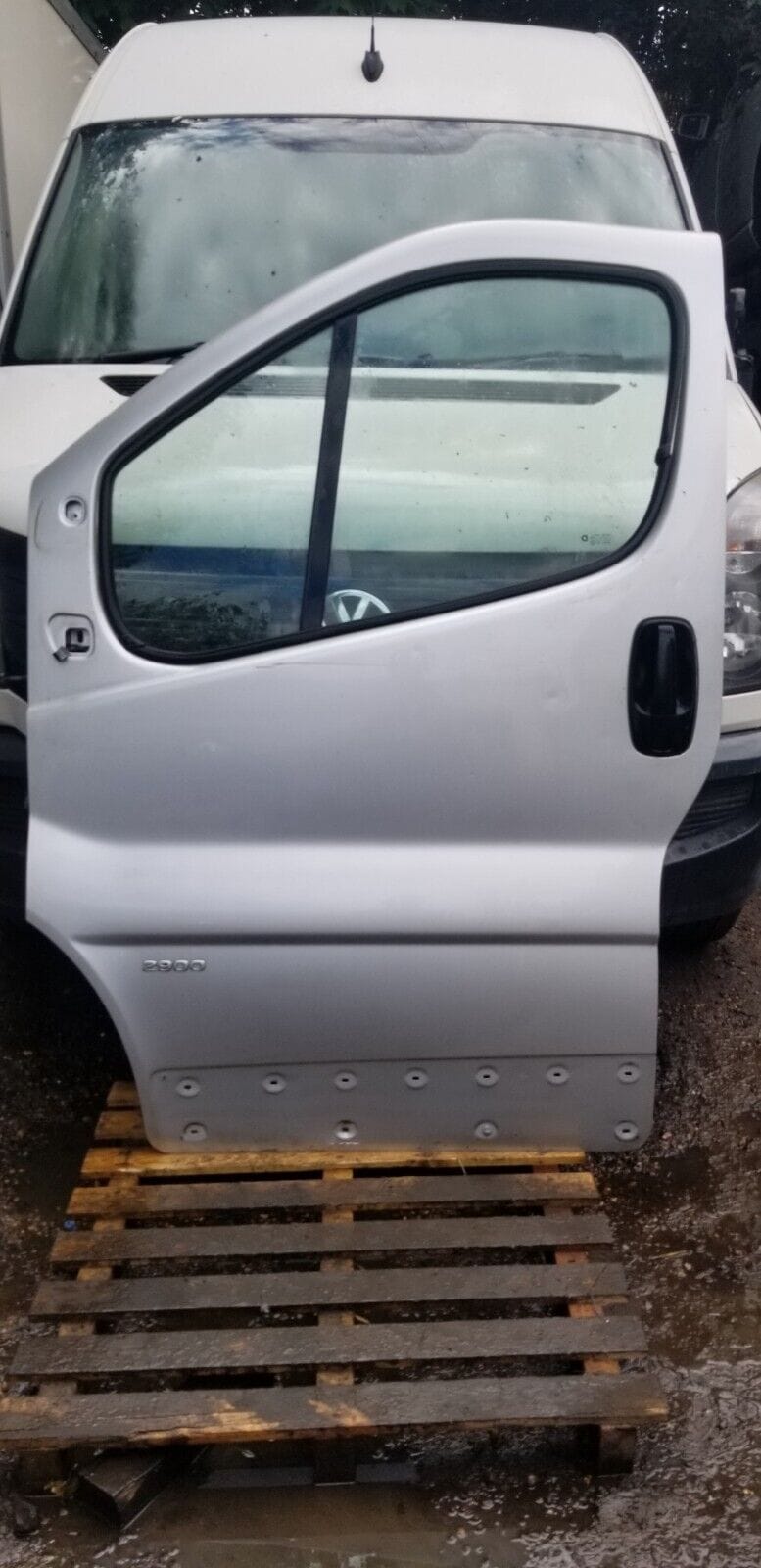 VAUXHALL VIVARO / TRAFIC PASSENGER SIDE LEFT HAND FRONT DOOR- SILVER- NO WINDOW