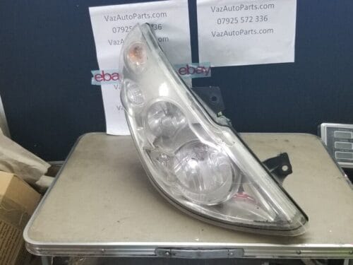 Front view of Vauxhall Movano 2016 right headlight driver side