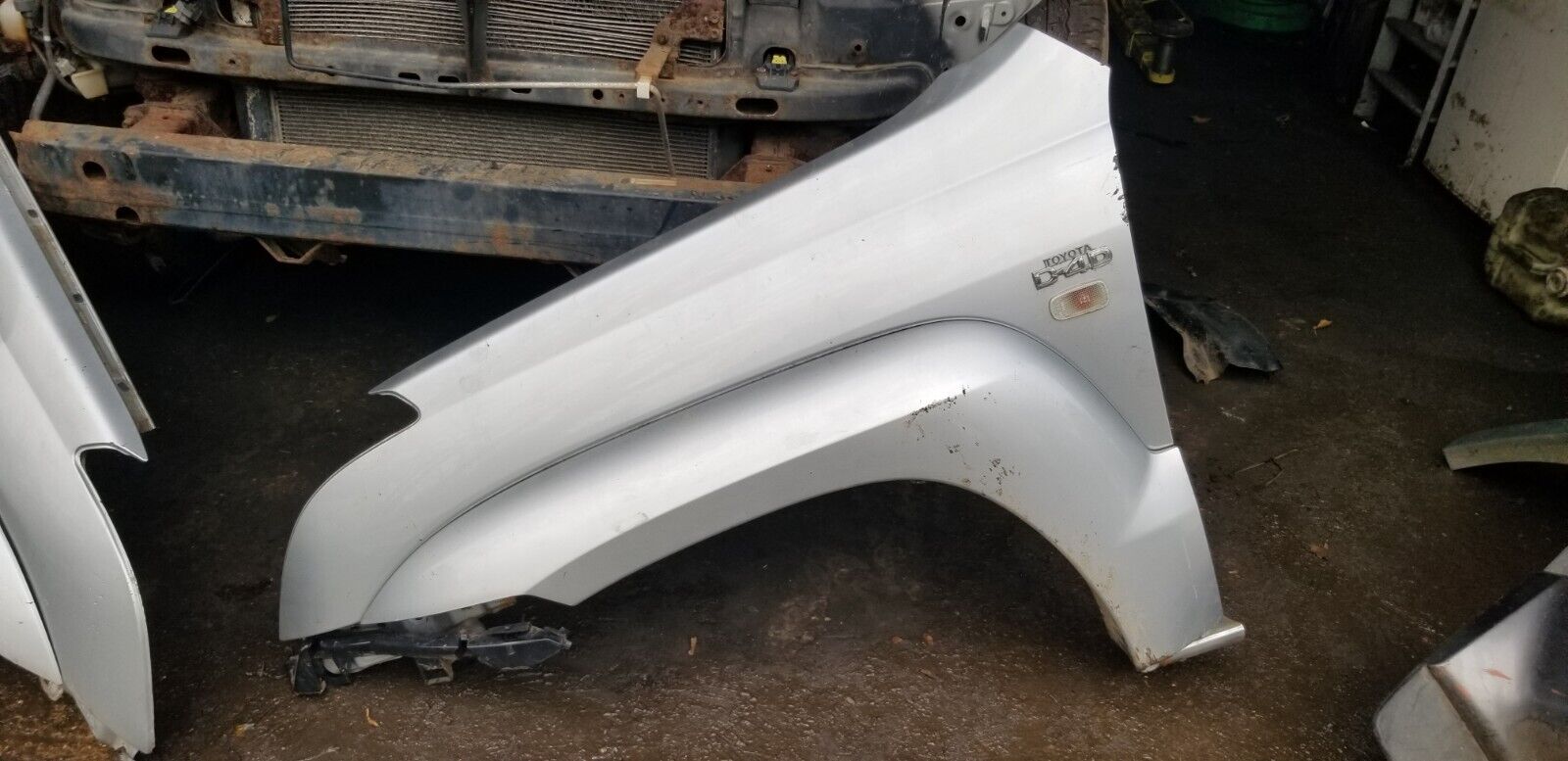 2005 Toyota Land Cruiser Left Side Front Fender Panel D-40 O/S Silver |O