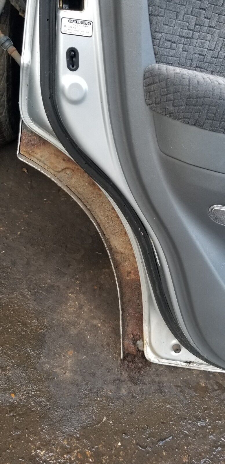 2005 TOYOTA LAND CRUISER PASSENGER SIDE REAR DOOR N/S SILVER - Image 5