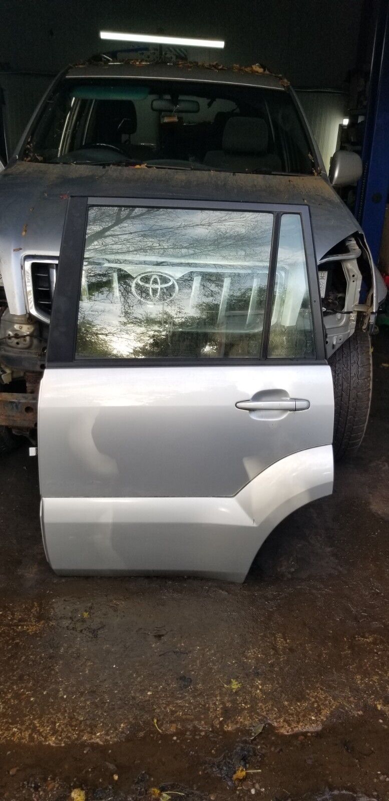 2005 TOYOTA LAND CRUISER PASSENGER SIDE REAR DOOR N/S SILVER