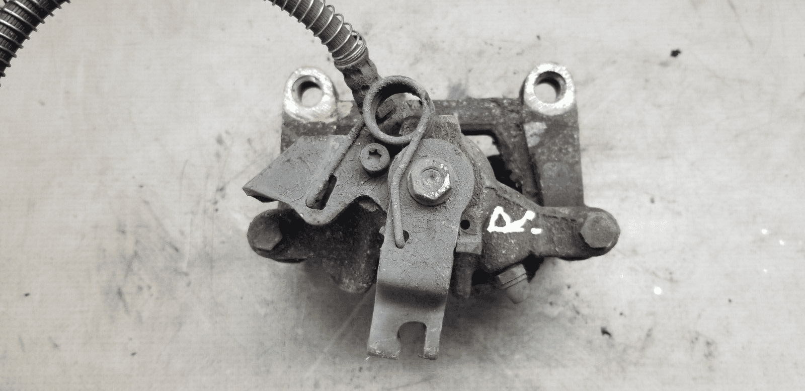 2012 Renault Trafic 2.0L Diesel Right Rear Brake Caliper - Image 3