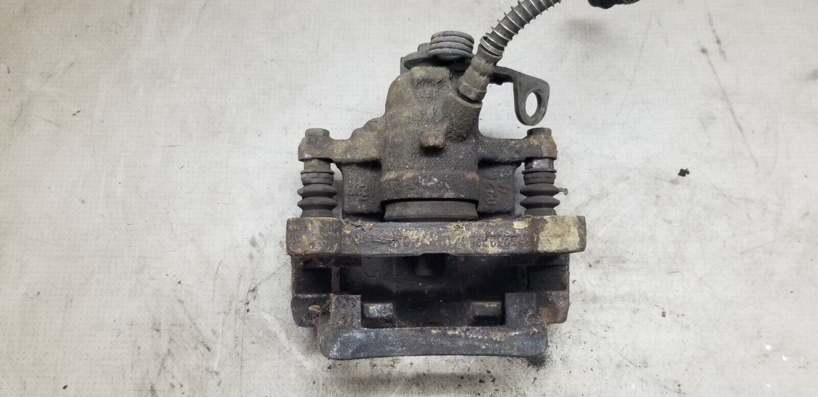 2012 Renault Trafic 2.0L Diesel Right Rear Brake Caliper - Image 5