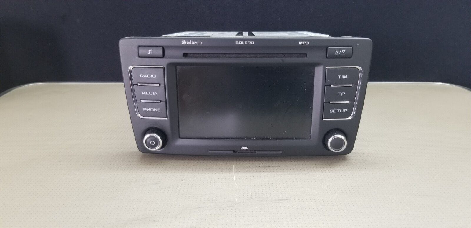 Front view of 2012 Skoda Octavia CD Changer MP3, SD Slot + SatNav 1Z0035156