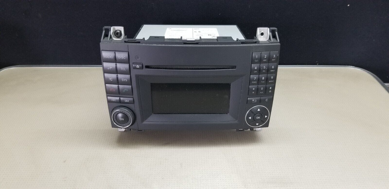 Front view of 2014 Mercedes Vito 639 Radio/CD/Stereo head unit A1699002000
