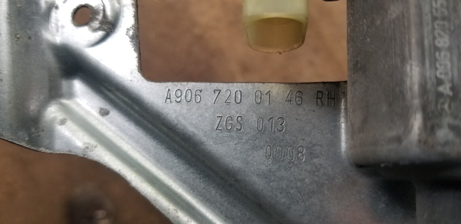 2014 Mercedes Sprinter W906 Driver Side Window Motor Regulator A9067200146 - Image 4