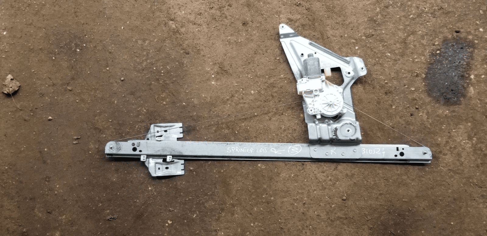 2014 Mercedes Sprinter W906 Driver Side Window Motor Regulator A9067200146