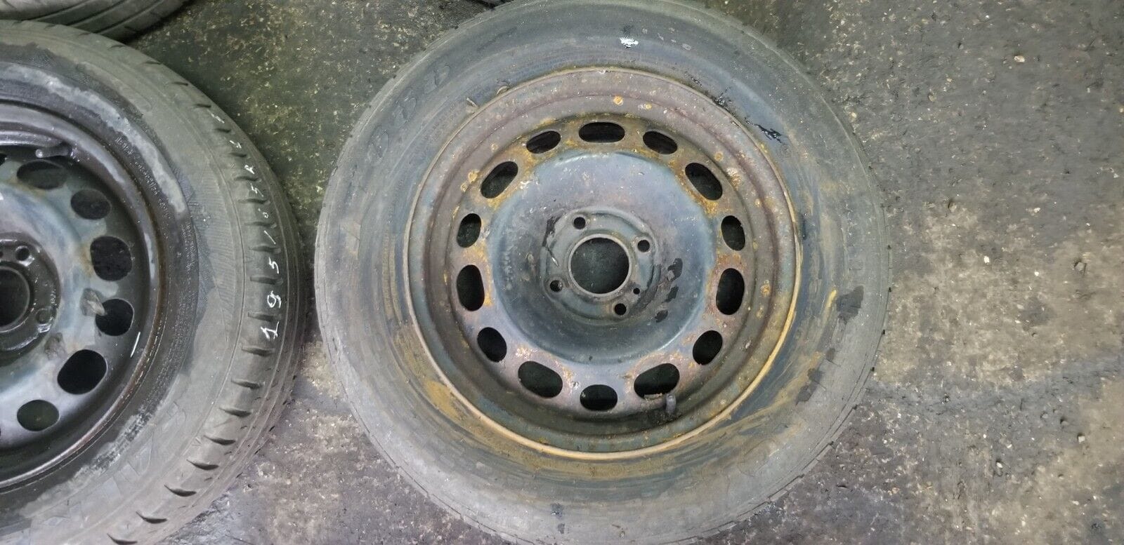 4x STEEL RIMS & TYRES 195/65R15 - Image 4