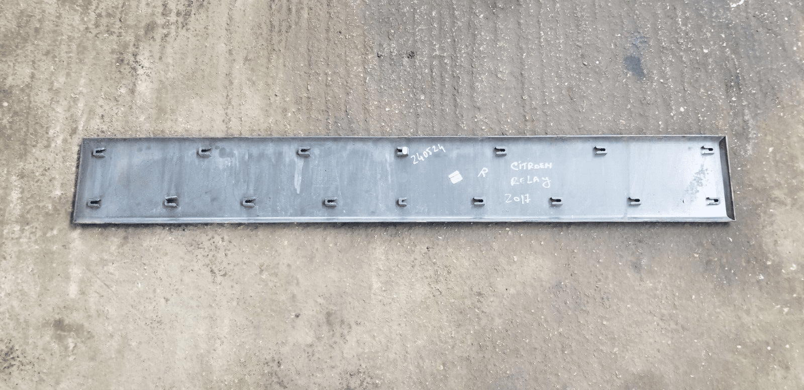 Citroen Relay 35 L3H2 Enterprise HDI Body Moulding Right Side 1307248070 - Image 3