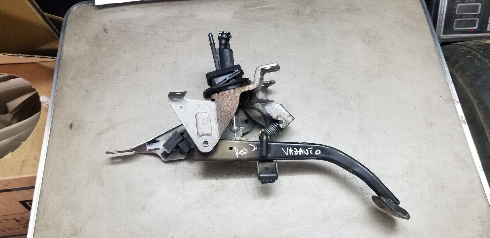 FORD KUGA MK2 2016 CLUTH PEDAL EV61-7B633-BC - Image 4