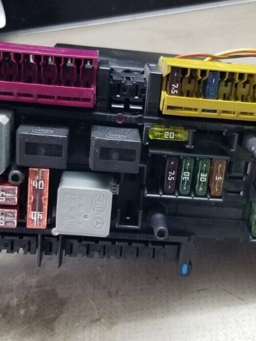Side connector view Mercedes W204 SAM fuse box A2049060105
