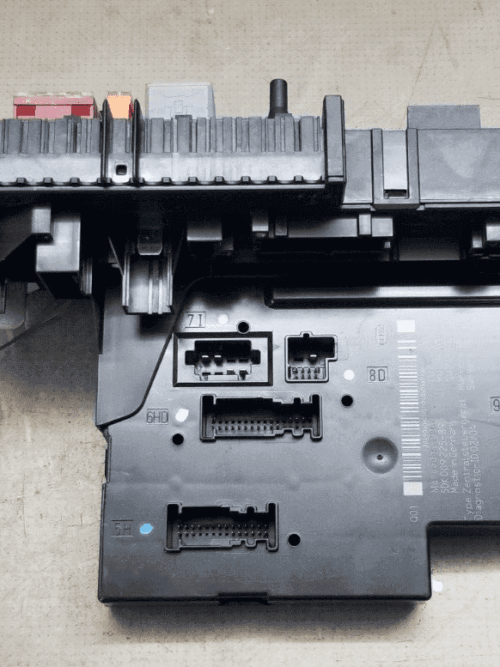 Mercedes C‑Class W204 rear SAM unit A2049060105 front view