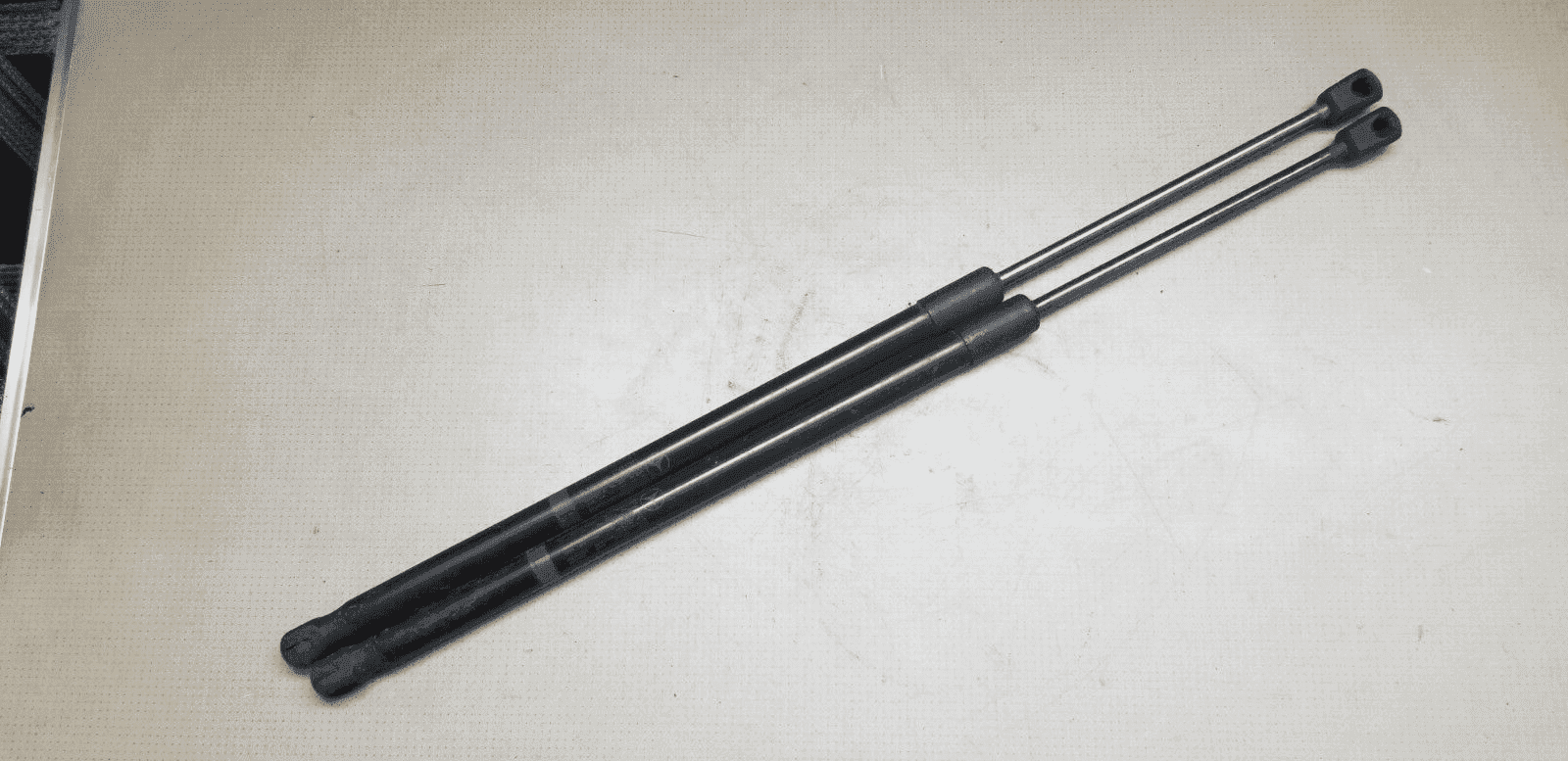 MERCEDES BENZ E CLASS W212 2012 BONNET GAS SUPPORT STRUT LEFT & RIGHT SIDE PAIR