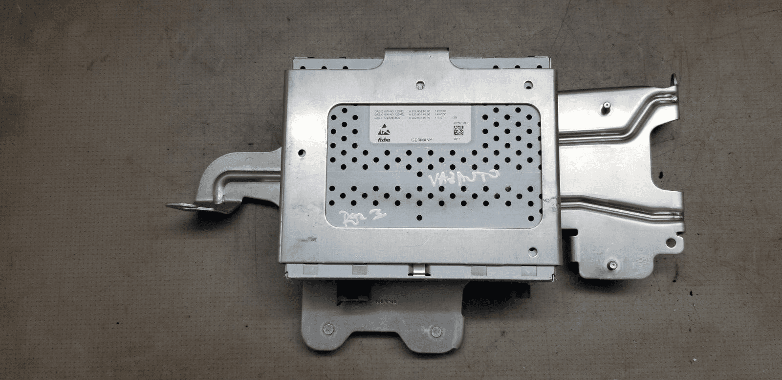 Mercedes-Benz E-Class W212 Radio Amplifier Tuner Box A2229048000