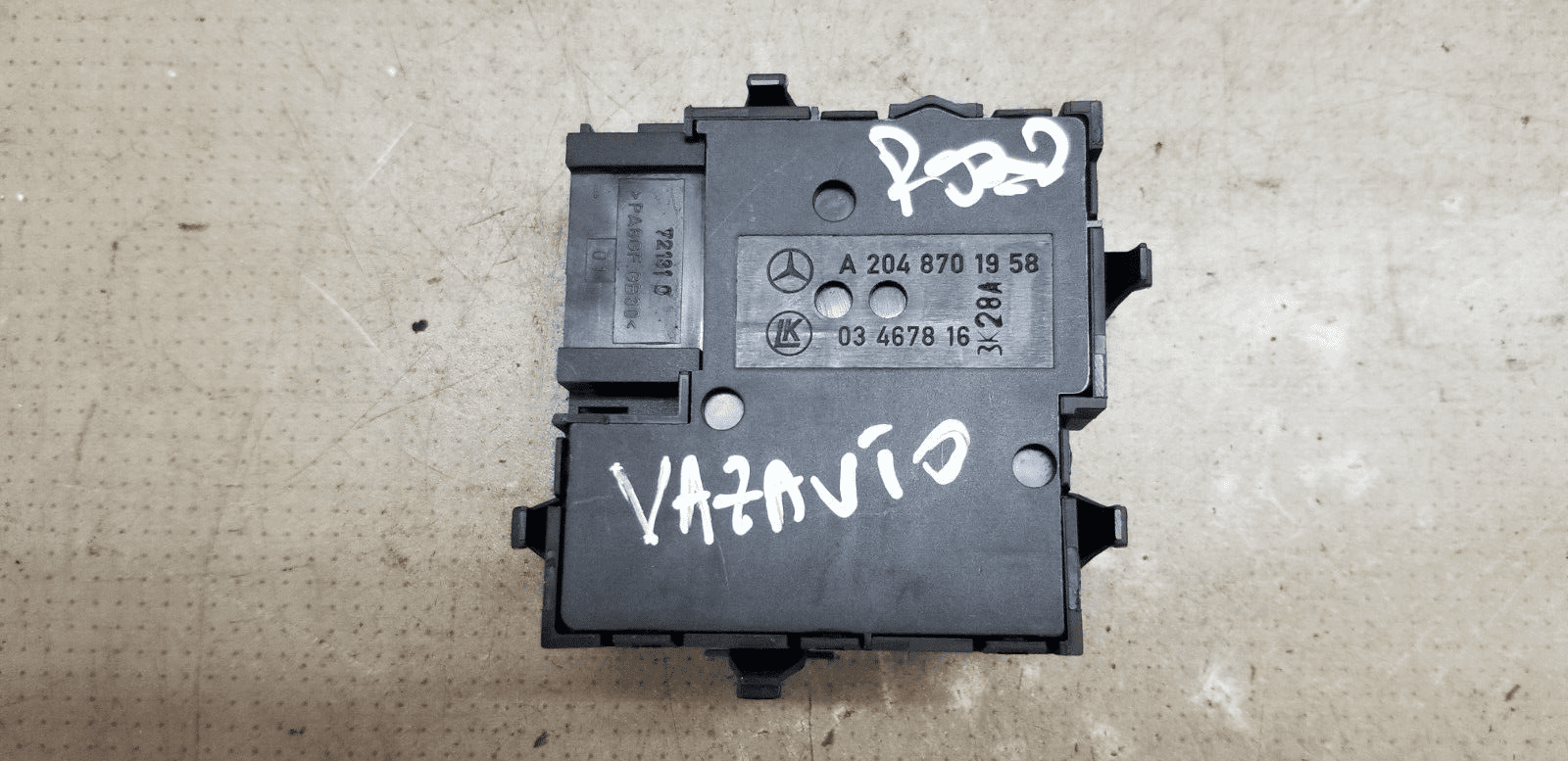 Mercedes-Benz E300 W212 Front Right Seat Control Buttons A2048701958 2014 |O - Image 3