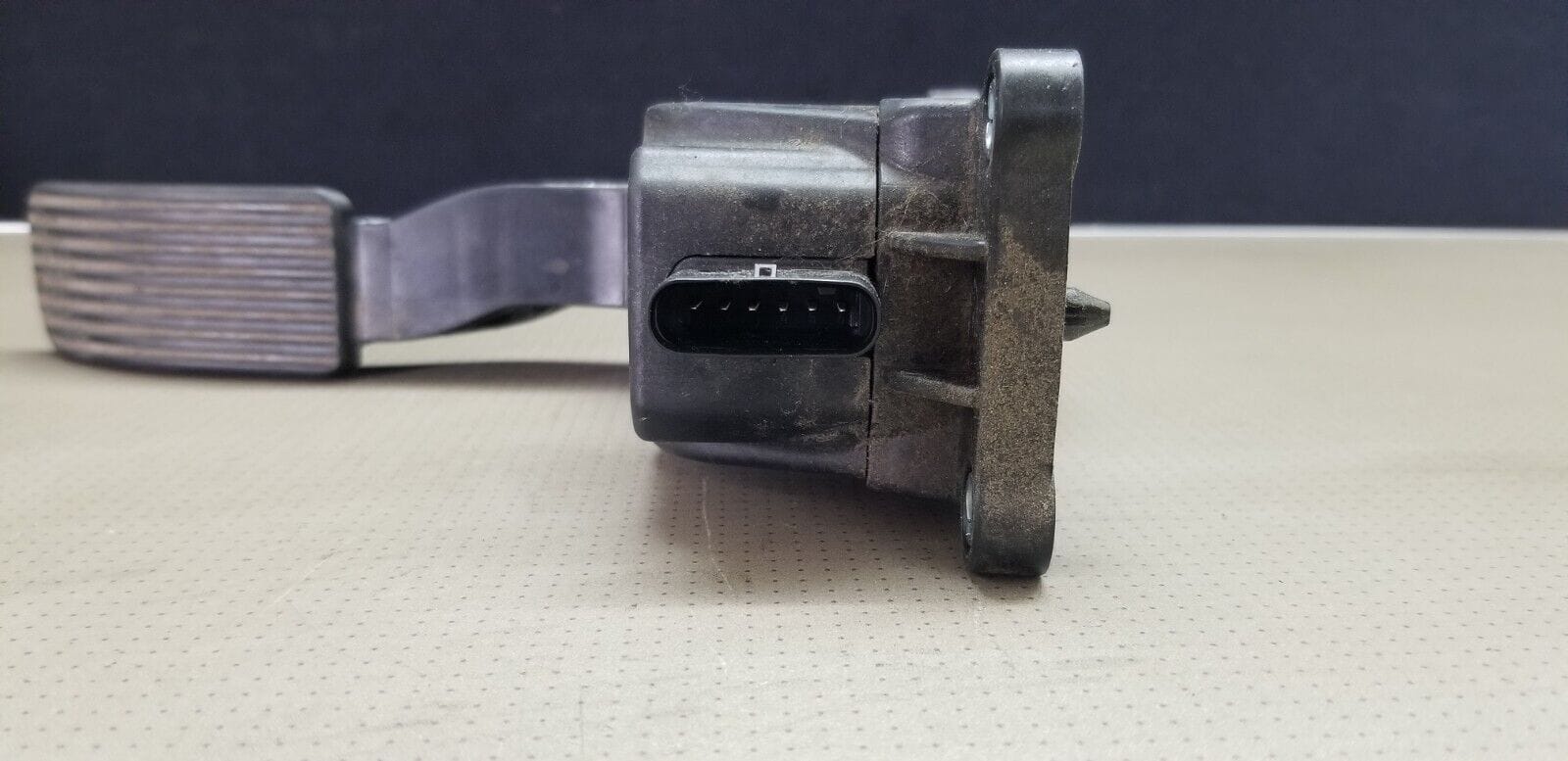 MERCEDES BENZ SPRINTER W906 2014- ACCELERATOR THROTTLE PEDAL A9063000304 - Image 5