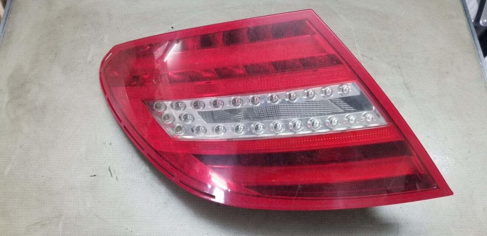 Mercedes Benz C Class Tail Light Passenger Side A2048205864 |O - Image 3