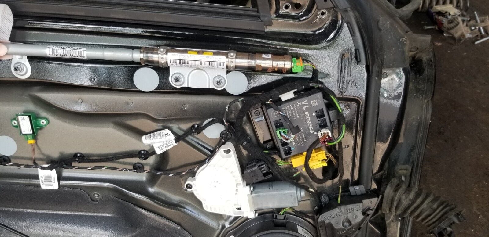 MERCEDES E CLASS C207 W207 2010 COUPE DOOR FRONT LEFT PASSENGER SIDE BLACK - Image 4