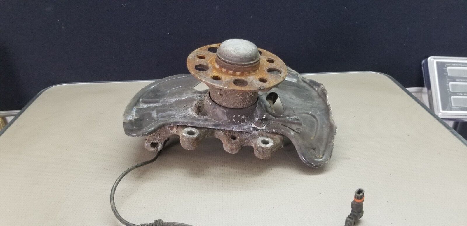 Mercedes Benz E-Class W207 Coupe 2.1 CDI Front Right Driver Side Wheel Hub NSF |O - Image 3