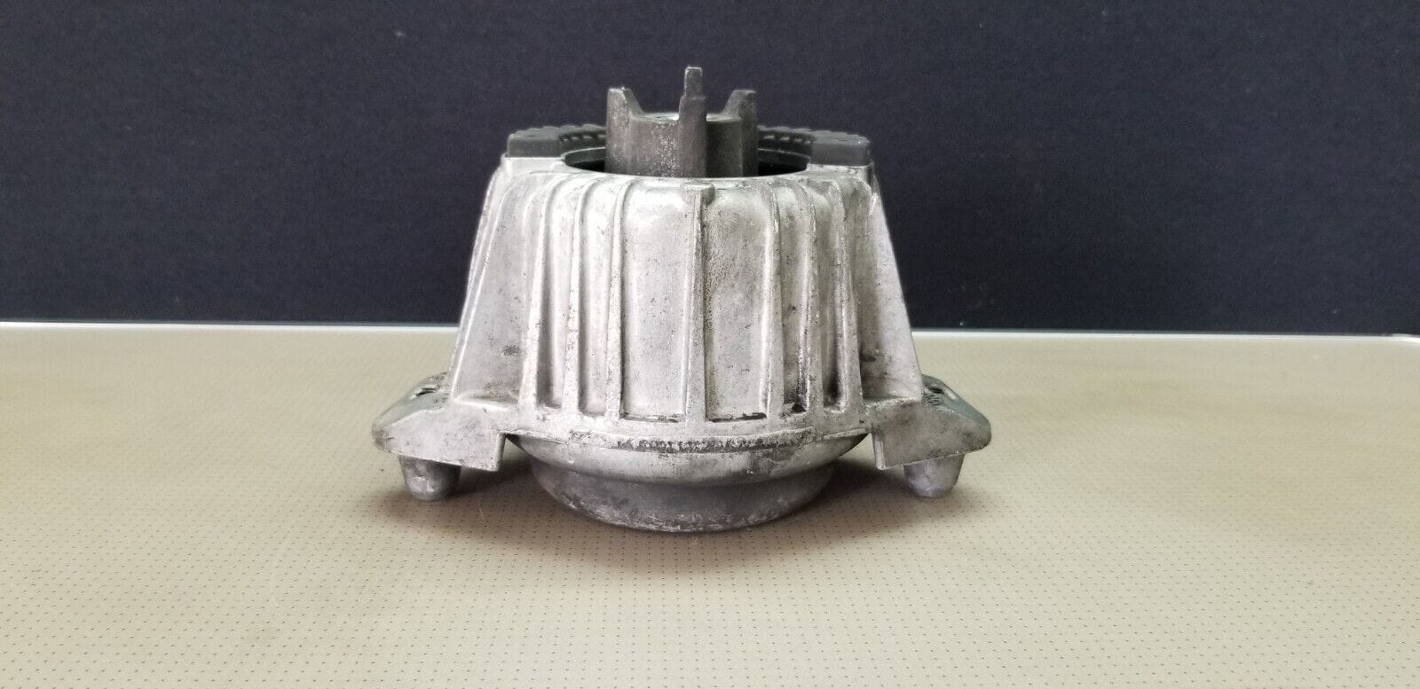 Mercedes E Class W212 Engine Mounting Left A 204 240 47 17 - Image 3
