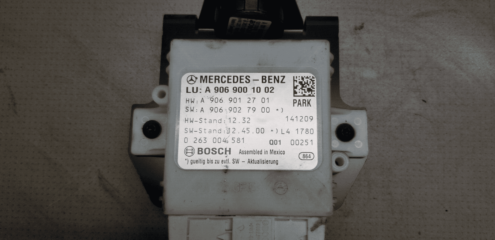Mercedes Benz Sprinter Control Module ECU A9069001002 2015 - Image 3