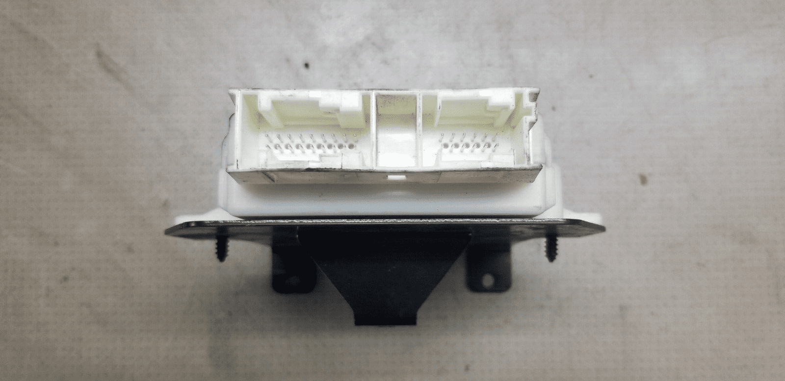 Mercedes Benz Sprinter Control Module ECU A9069001002 2015 - Image 5