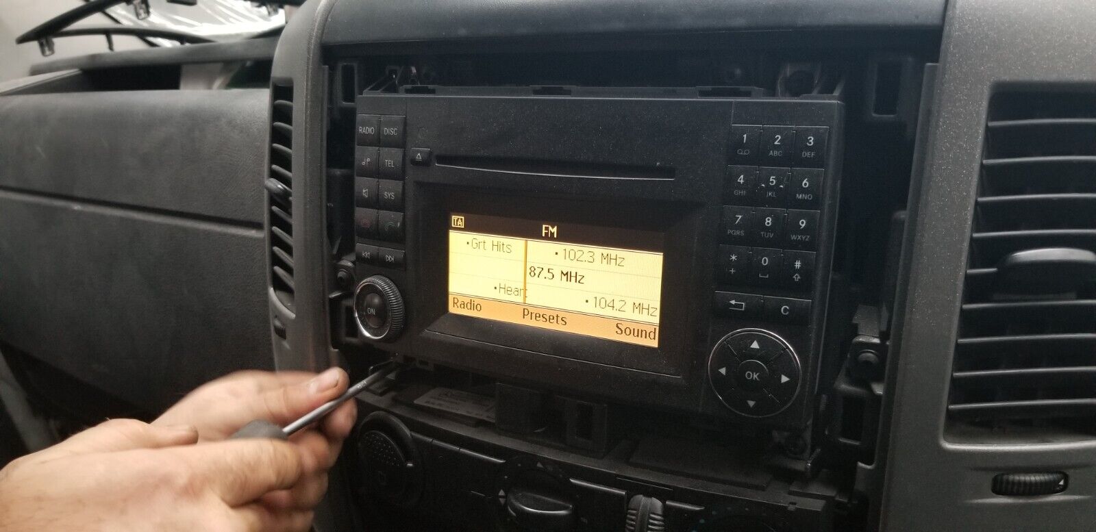 MERCEDES SPRINTER 2015 Radio CD Head Unit – A1699002000