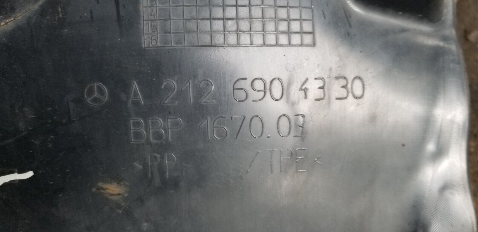 MERCEDES W212 2015 Inner Fender Splash Guard Left A2126904330 - Image 4