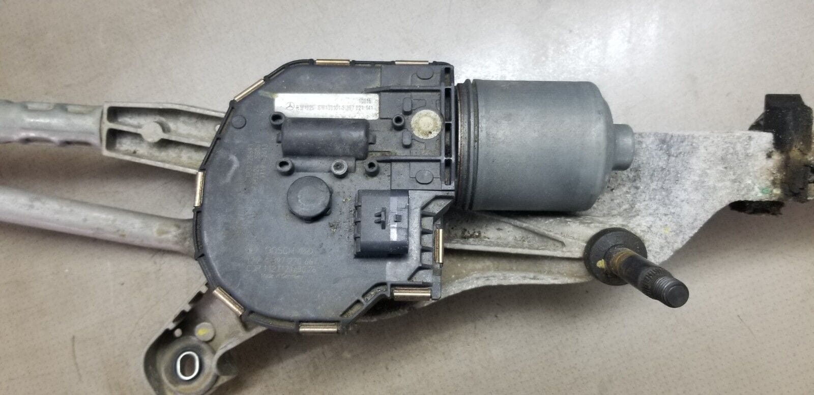 Mercedes-Benz C E W204 W207 Windscreen Wiper Linkage Motor System A2048201140 - Image 3